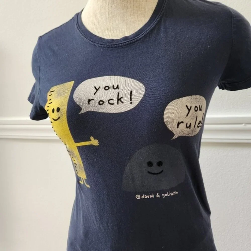 David & Goliath 'you rock, you rule' pun t shirt. Size M